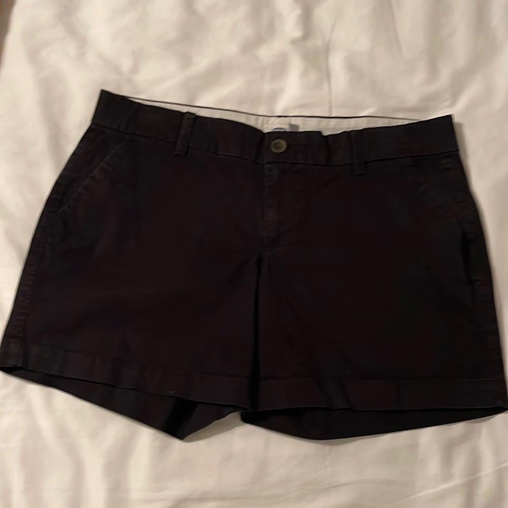 Old Navy Black Size 6 Regular Standard Shorts. Like New. Smoke & Pet Free Home.